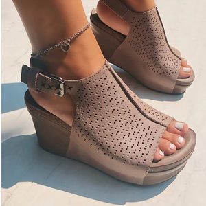 OTBT Jaunt Platform Wedges Like New